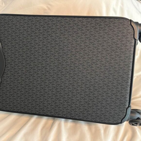 Michael Kors Small Carry On Rollling suitcase - Picture 2 of 8